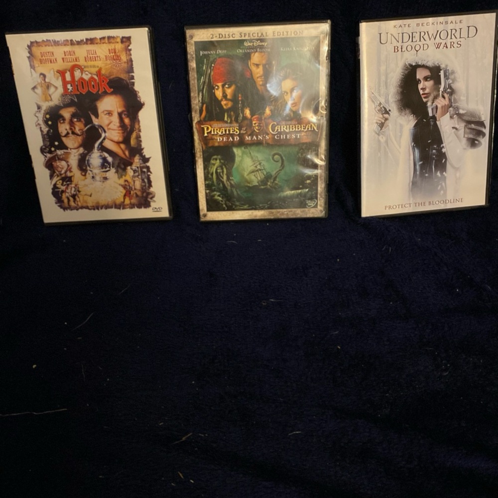 Lot of 3 DVDs: Hook, Pirates of the Caribbean, Underworld Blood Wars - Black